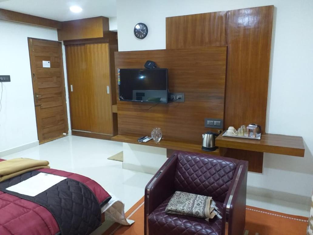 Grand Meridian Vinnamangalam Exterior photo