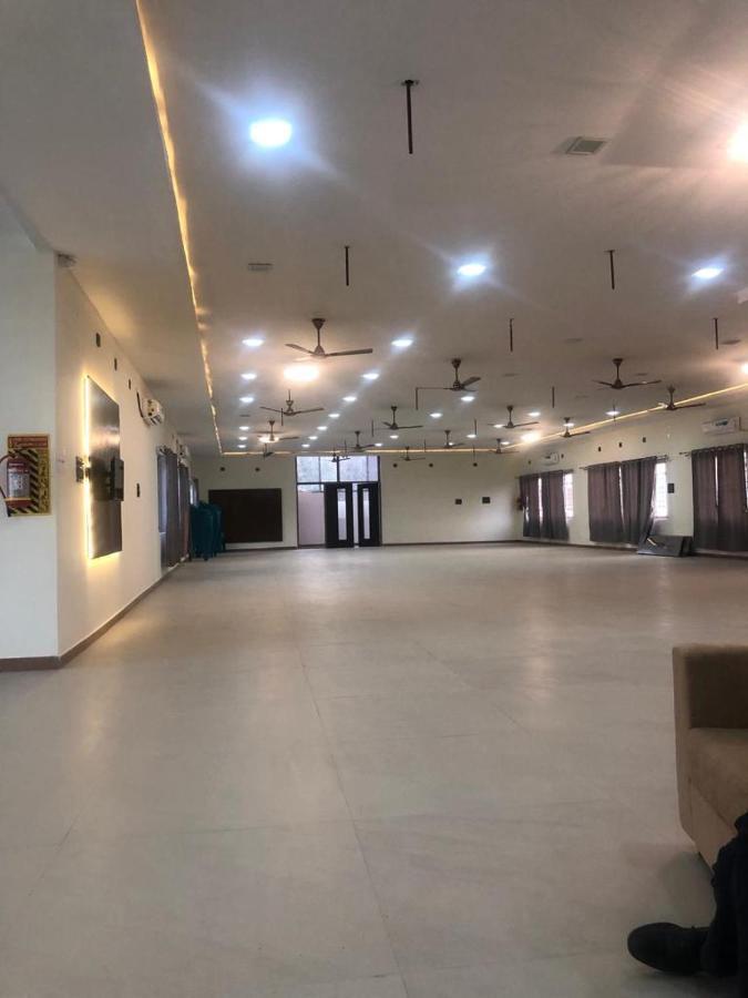 Grand Meridian Vinnamangalam Exterior photo